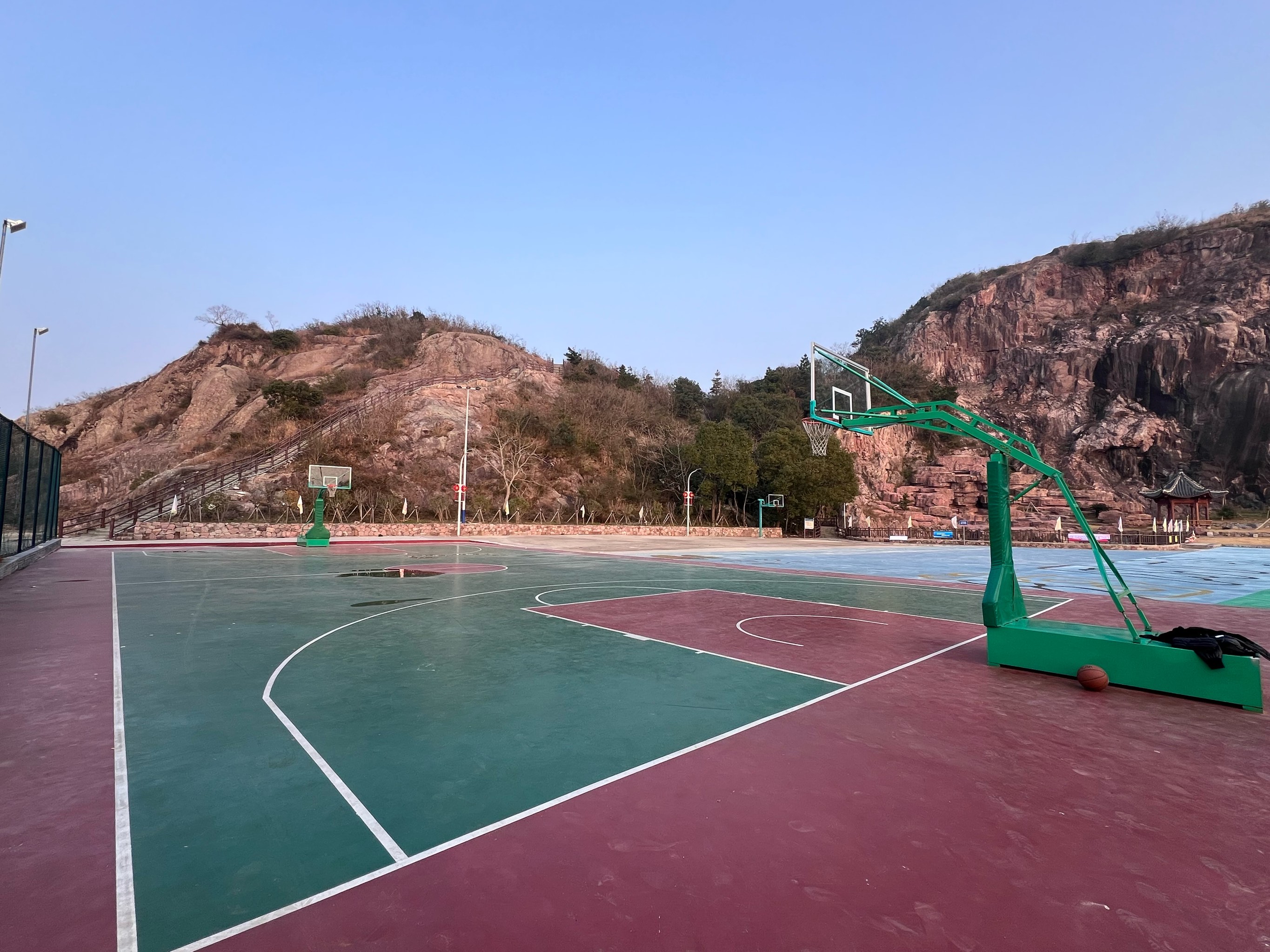 标准篮球场地(标准篮球场地面积)